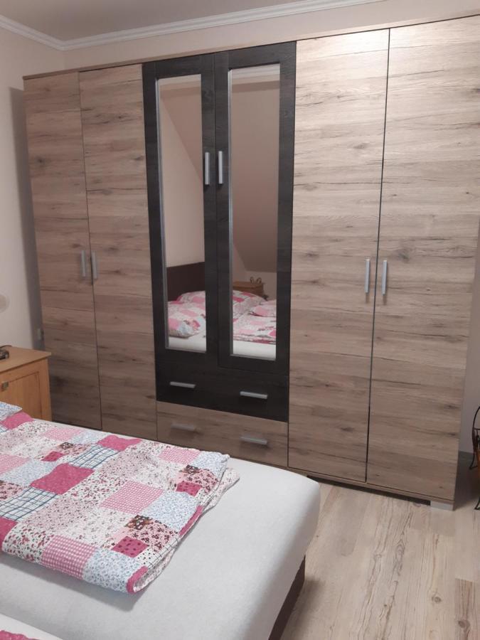 Boglarka Apartman Gyula Eksteriør billede