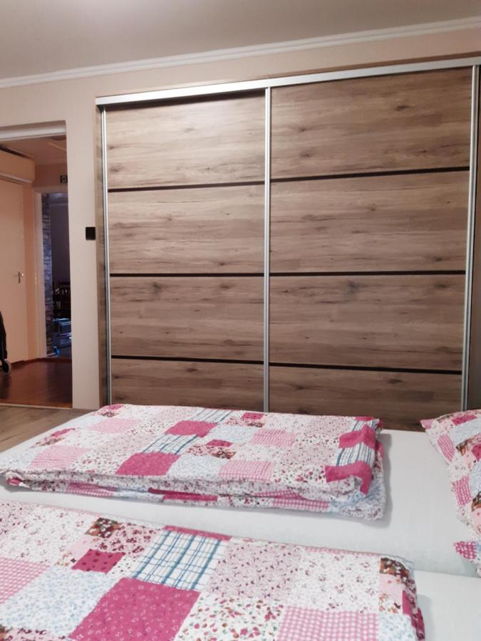 Boglarka Apartman Gyula Eksteriør billede
