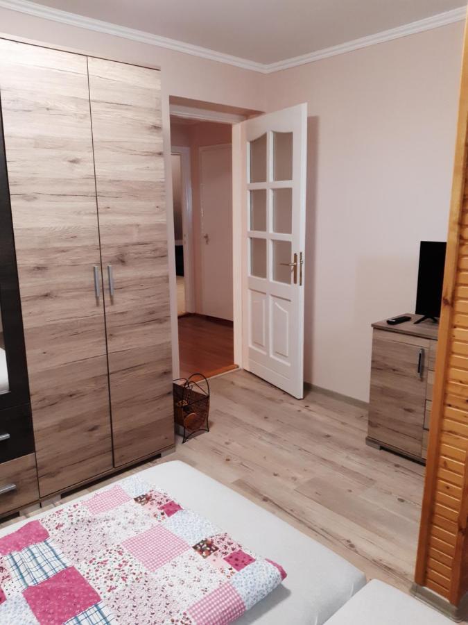 Boglarka Apartman Gyula Eksteriør billede