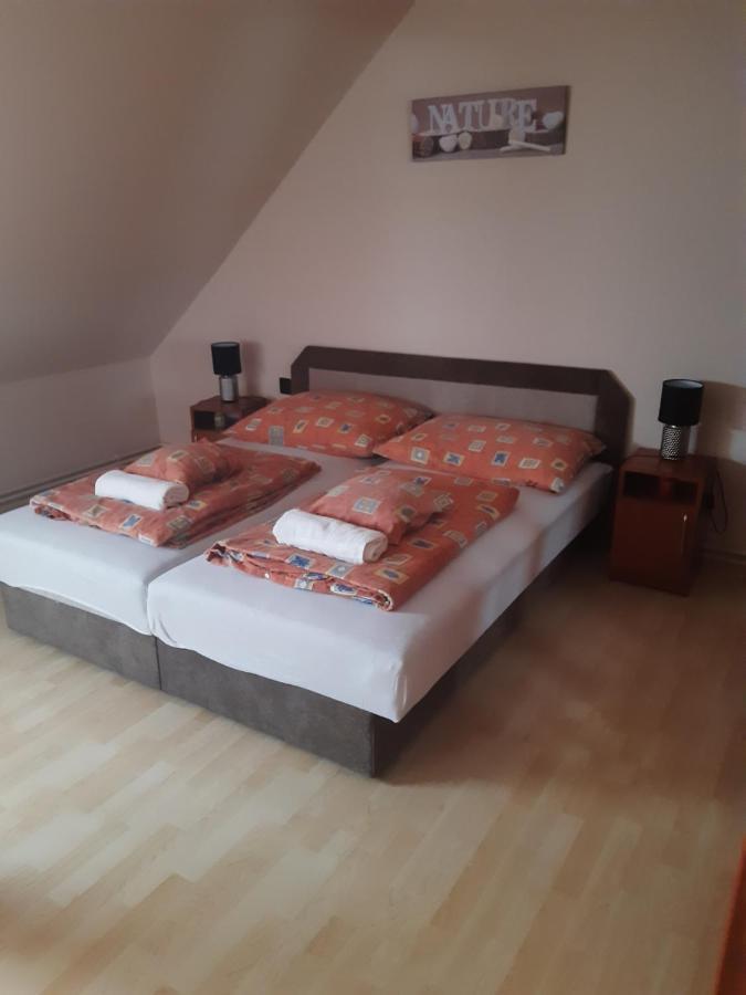 Boglarka Apartman Gyula Eksteriør billede